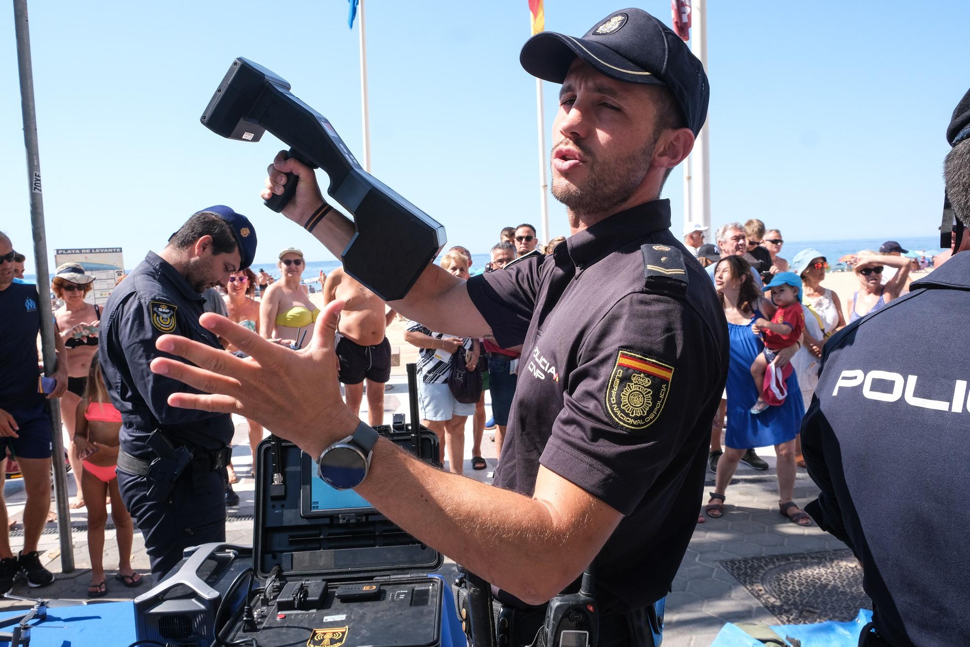 Así ha sido la exposición de medios de la Policía Nacional en Benidorm