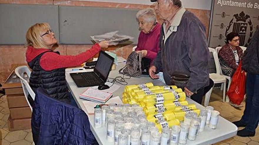 Repartiment de bosses a l&#039;ajuntament de Berga, el març del 2019