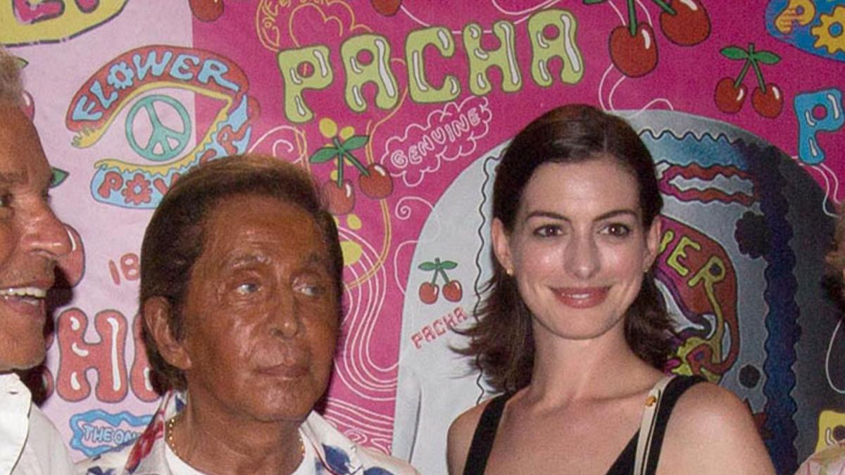 Valentino y Anne Hathaway en la fiesta 'Flower Power' Pacha Ibiza