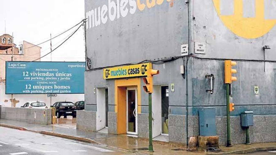 Muebles Casas está en la calle de Llucmajor en El Molinar.