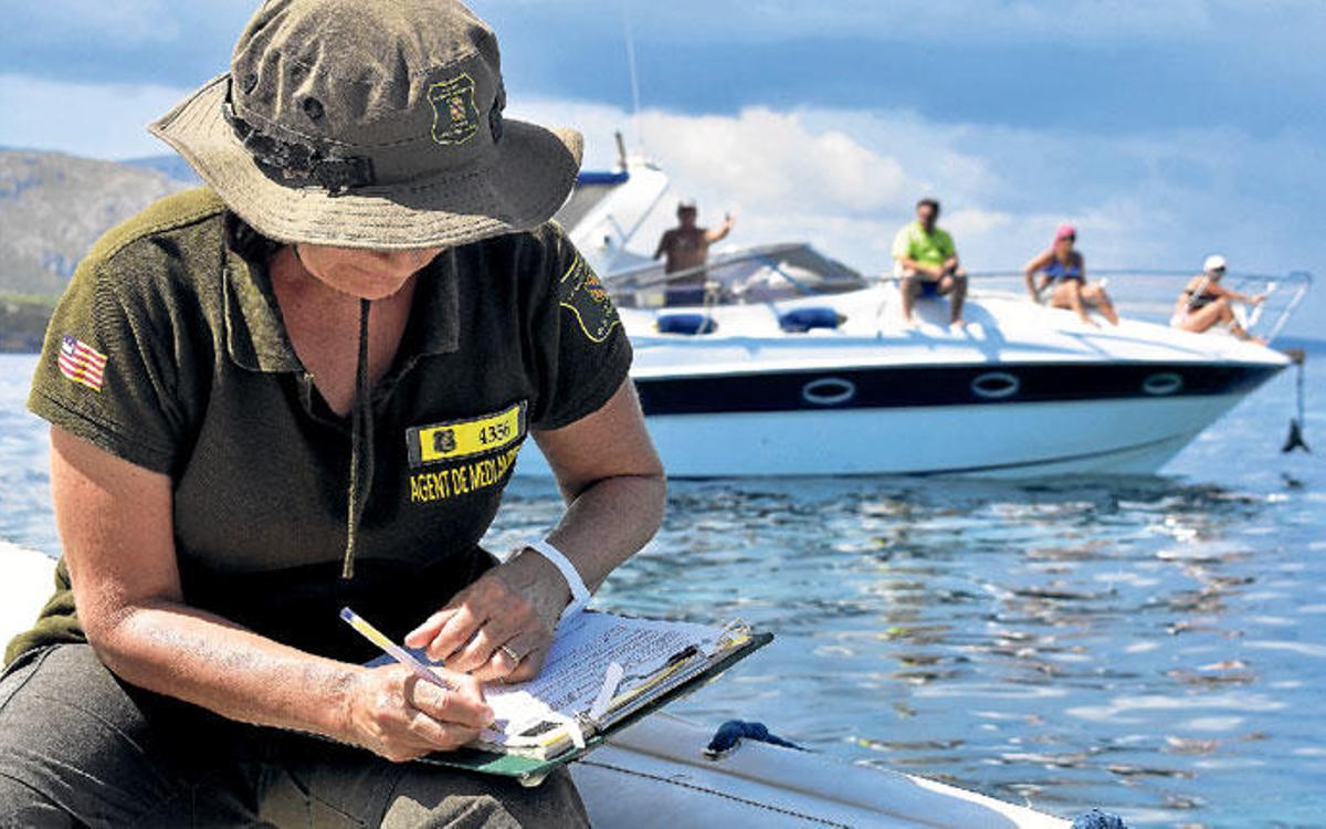 Knöllchen auf See: Wer über der „Posidonia" ankert, muss mit hohen Geldbußen rechnen.