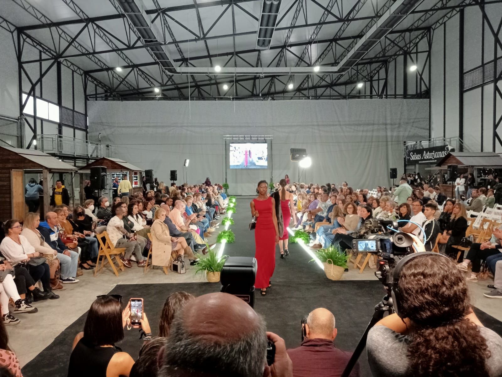 La pasarela de la moda de Laviana, un éxito con 400 participantes