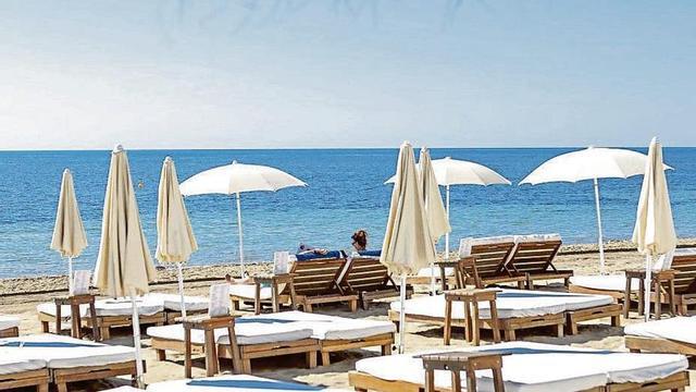 An exclusive sunbed service to enjoy throughout the day. | IMAGES: BLUE SAND BY OHANA IBIZA