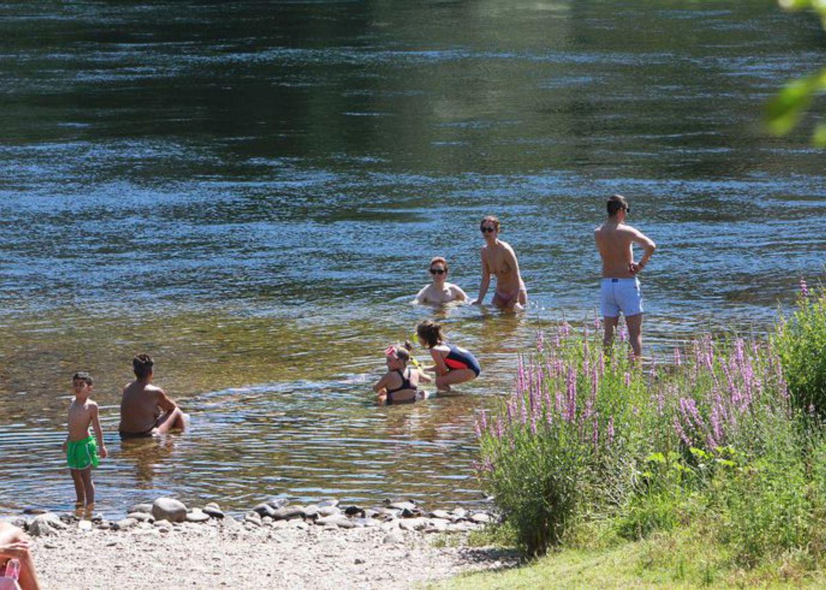Bañistas en el Miño. | Iñaki Osorio