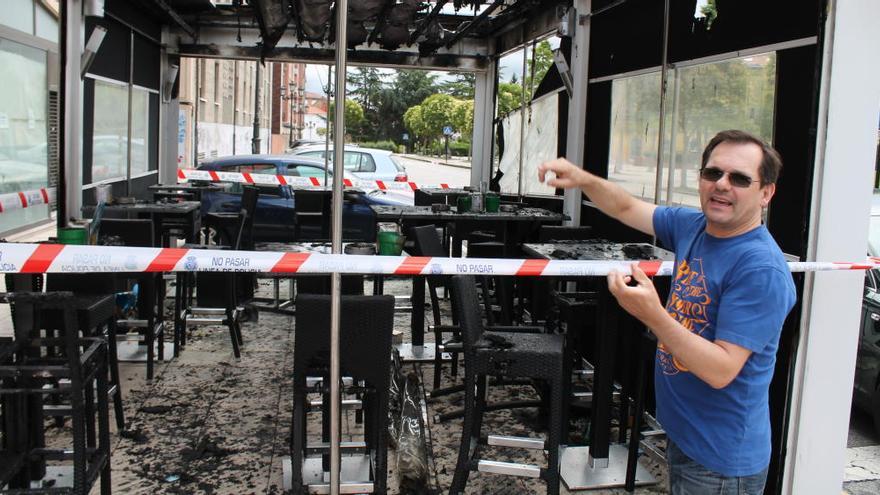 Investigan los incendios de la terraza de una cafetería y un contenedor en el Milán