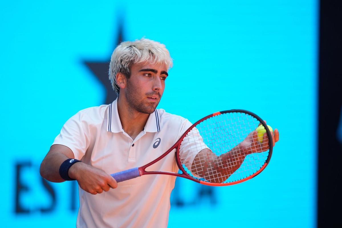 27/04/2026 Daniel Merida of Spain in action against Stefanos Tsitsipas of Greece during the Mutua Madrid Open 2026, ATP Masters 1000 and WTA 1000, at La Caja Magica on April 27, 2026 in Madrid, Spain. DEPORTES Dennis Agyeman / AFP7 / Europa Press