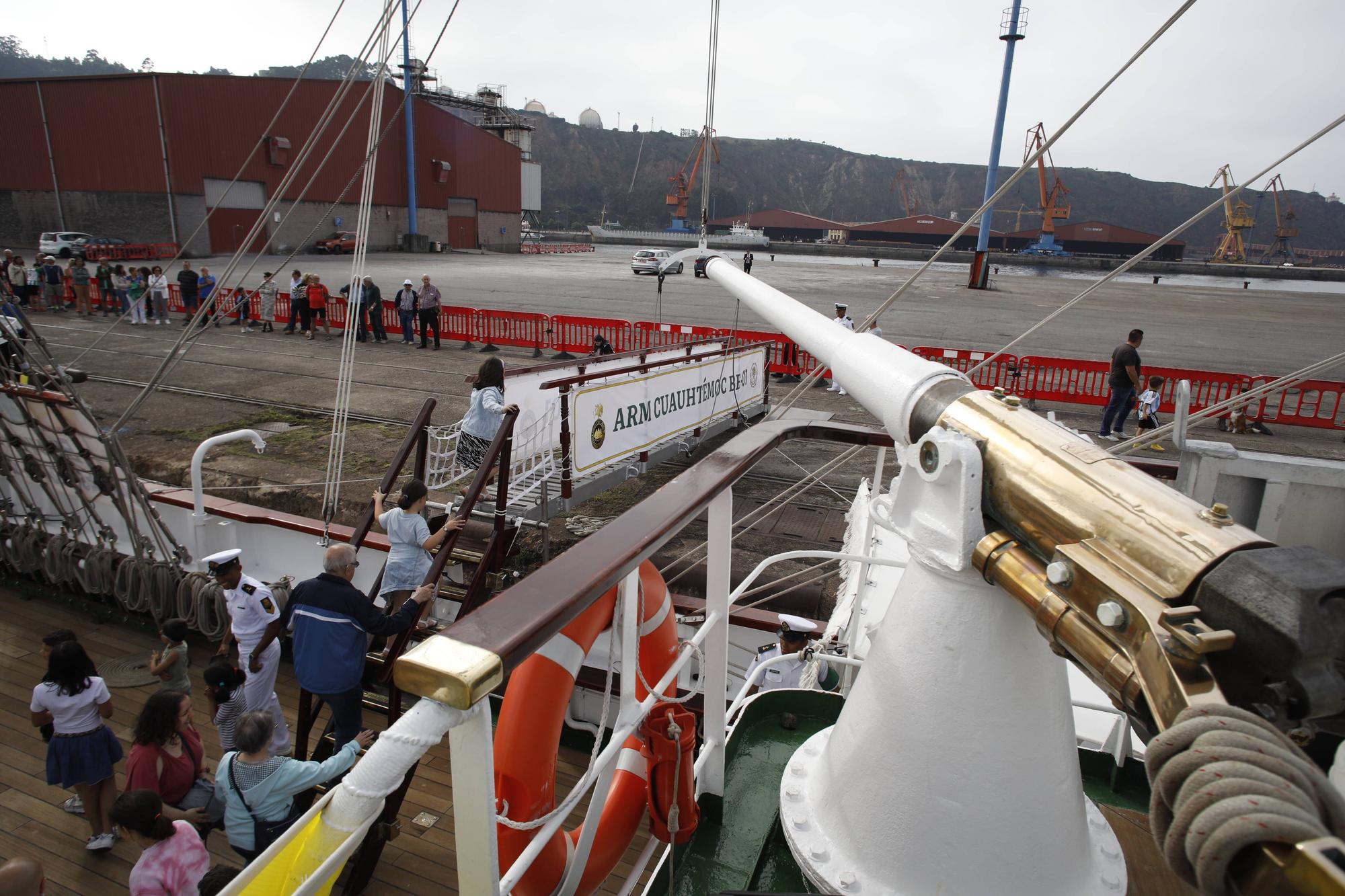 En imágenes: Colas en el puerto de Gijón para visitar el buque escuela de la Armada de México