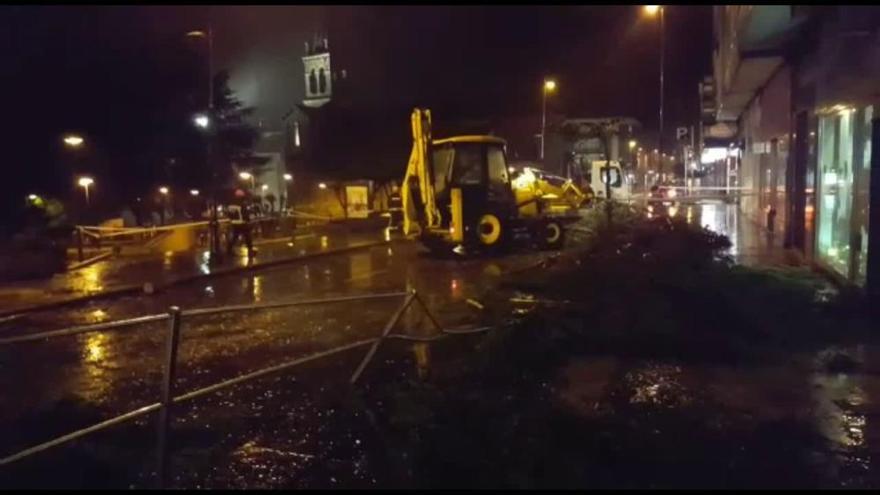 Temporal en Galicia | Retiran un árbol caído en el centro de Lalín