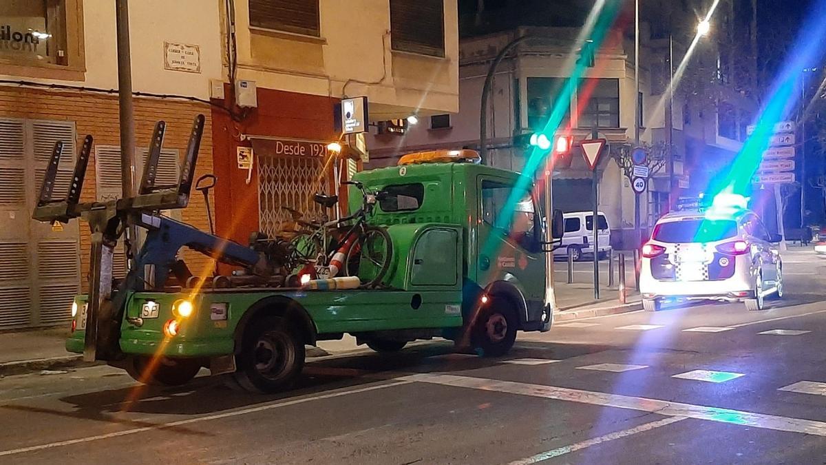 La grúa municipal se llevó al depósito la bicicleta