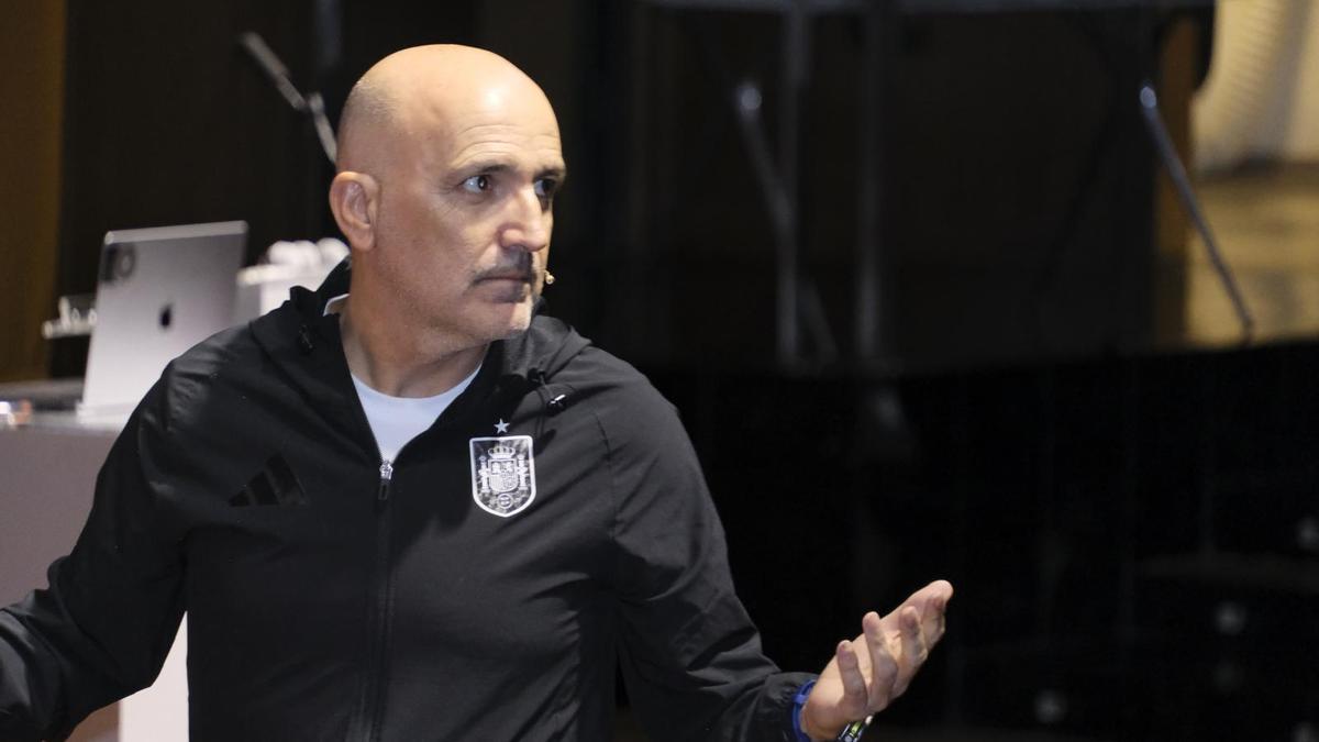 David Gordo durante su conferencia en el Paraninfo de la ULPGC