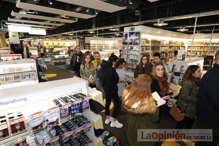 Rozalén, en la firma de discos y libros en FNAC