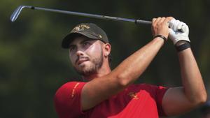 Jose Luis Ballester tees off at the 15th hole in Chaska, Minn., Sunday, Aug. 18, 2024, during the championship match against Noah Kent in the U.S. Amateur golf tournament. (Richard Tsong-Taatarii/Star Tribune via AP) / MANDATORY CREDIT; ST. PAUL PIONEER PRESS OUT; KARE11/TENGA AND NBC AFFILIATES OUT; WCCO AND CBS AFFILIATES OUT; KMSP AND FOX AFFILIATES OUT; KSTP AND ABC AFFILIATES OUT; TPT AND PBS AFFILIATES OUT