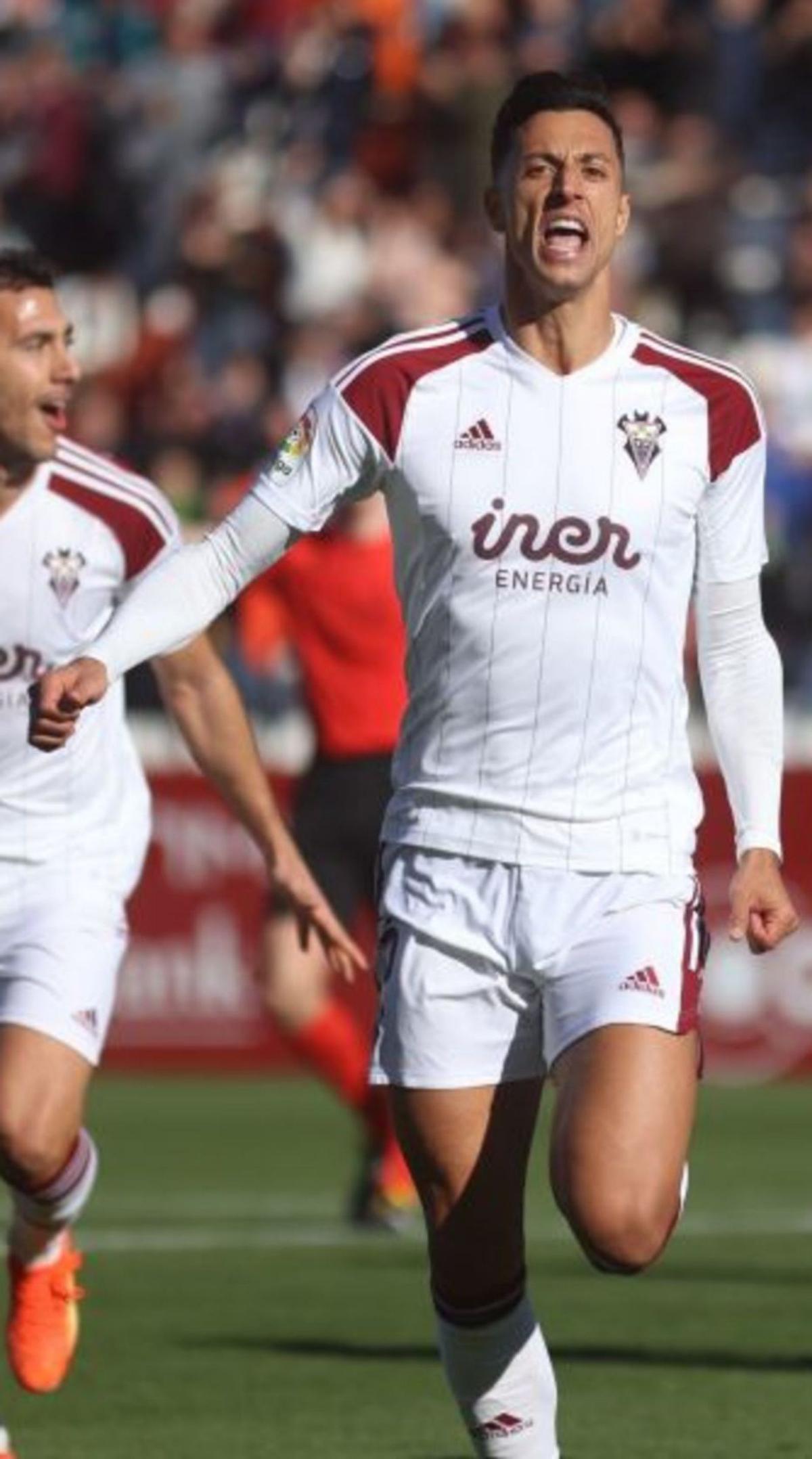 Maikel Mesa celebra el primer gol del partido. | LALIGA