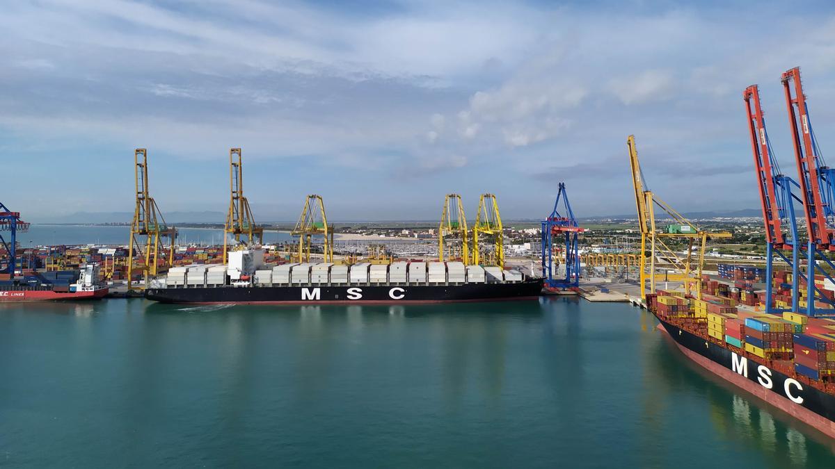 Buques de la naviera MSC en el Puerto de València, en una imagen reciente.