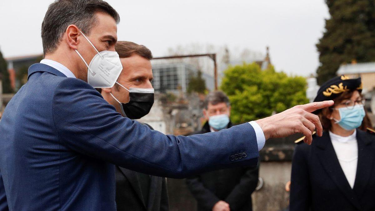 Sánchez y Macron rinden homenaje a Manuel Azaña en su primera cumbre binacional