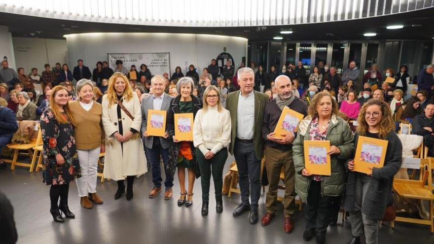 “Este libro quere tender pontes entre varias xeracións, porque trata temas universais”