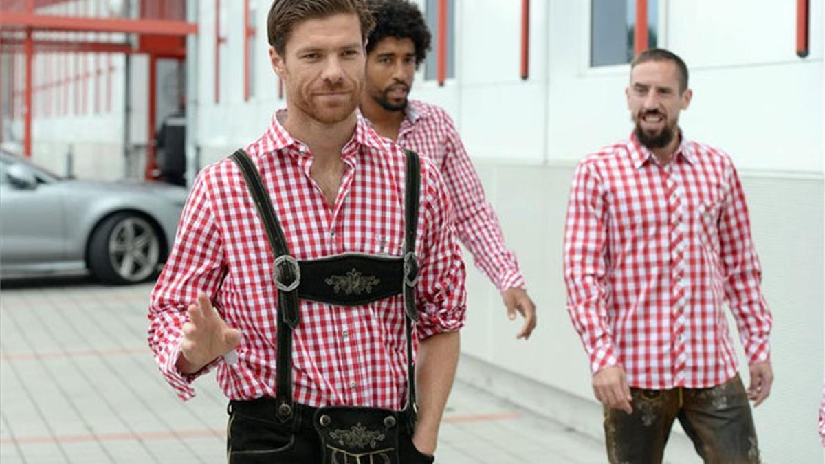 Xabi Alonso, con el atuendo tradicional bávaro