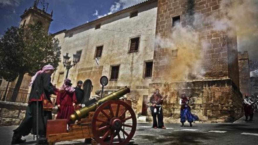 Onil despide sus Fiestas al ritmo de los arcabuces