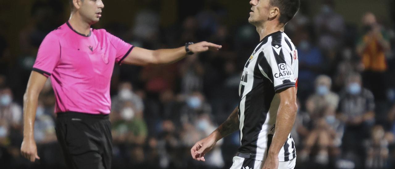 Pablo Hernández, en uno de los encuentros que ha disputado esta temporada en el Estadio Castalia.