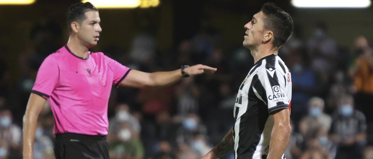 Pablo Hernández, en uno de los encuentros que ha disputado esta temporada en el Estadio Castalia.