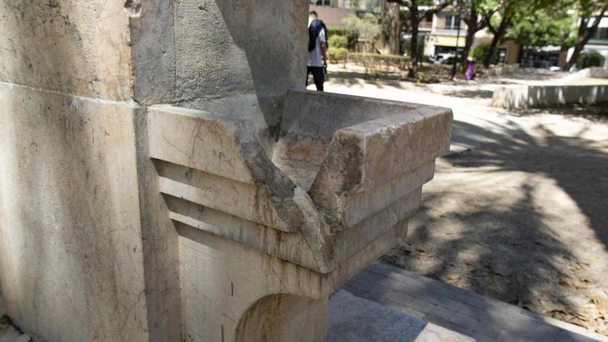 Dos parques de Xàtiva sufren destrozos en fuentes y mobiliario urbano
