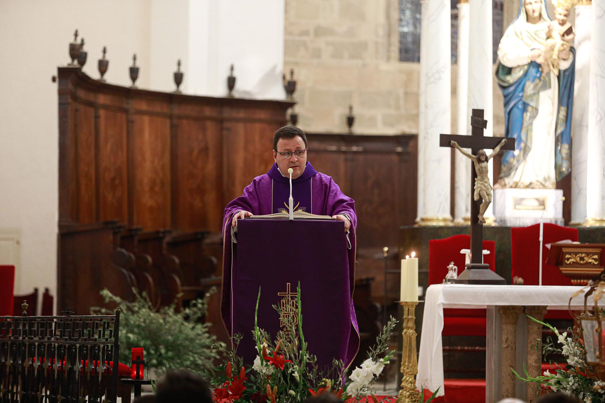 Así se vive el Martes Santo en Ibiza