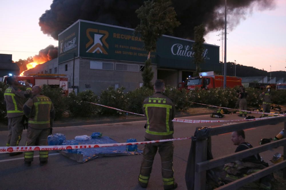 Incendi en una empresa de Sarrià de Ter