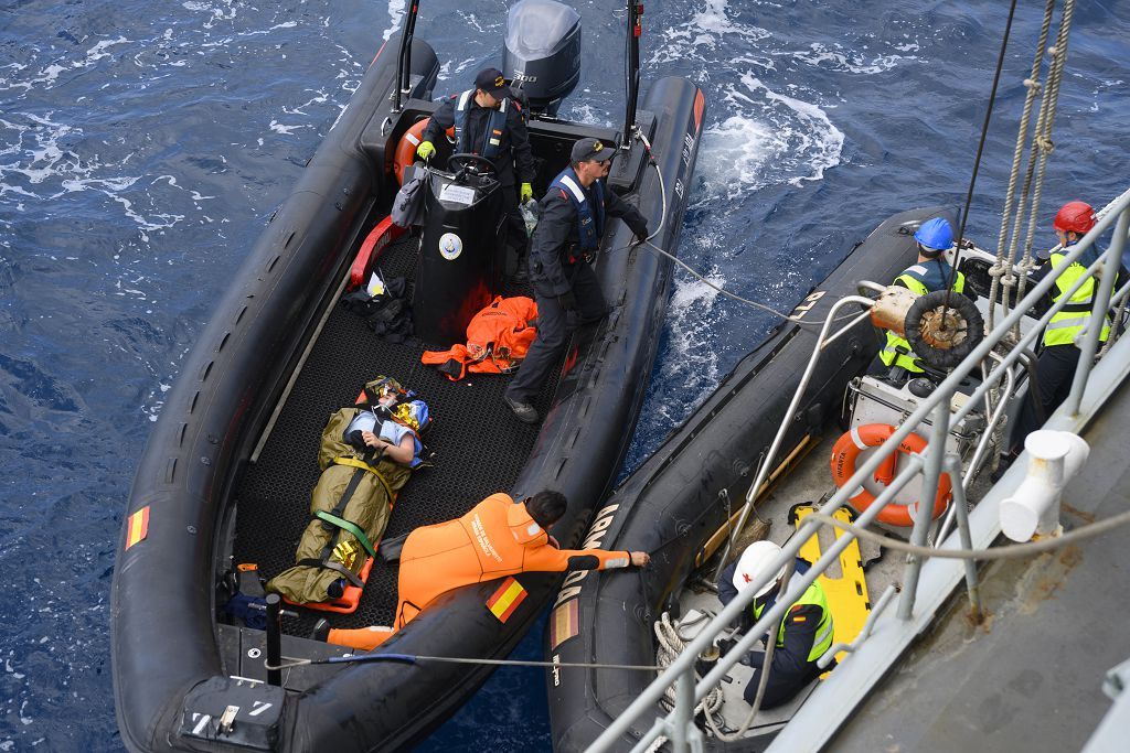 La Armada simula el accidente de un submarina para rescatar a su tripulación