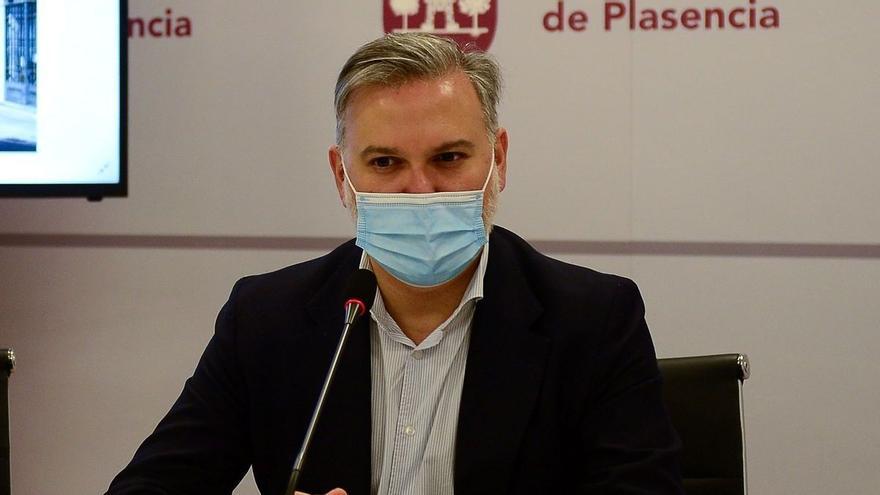El alcalde de Plasencia ve &quot;irresponsable&quot; no tener ya el nuevo acelerador para radioterapia