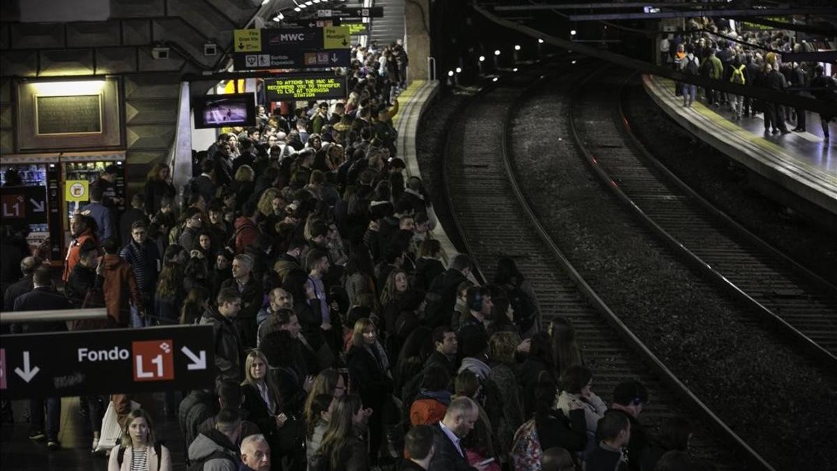 Estación de metro de Espanya durante los servicios mínimos de la huelga de metro convocada los días del Mobile World Congress