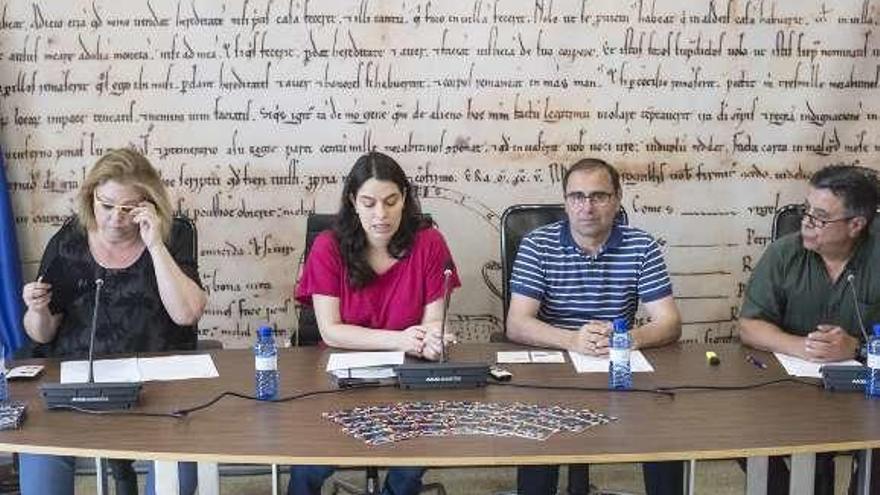 Marian Martínez (Cultura), Nuria Herrero (Juventud), Fernando Marcos (Deportes) y Antonio Vega (Educación), ayer en la presentación.