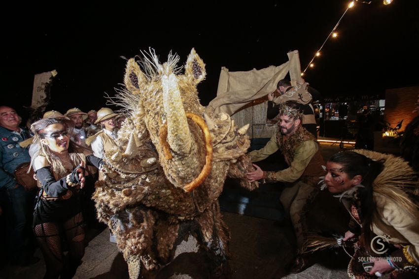 Suelta de la Mussona en el Carnaval de Águilas