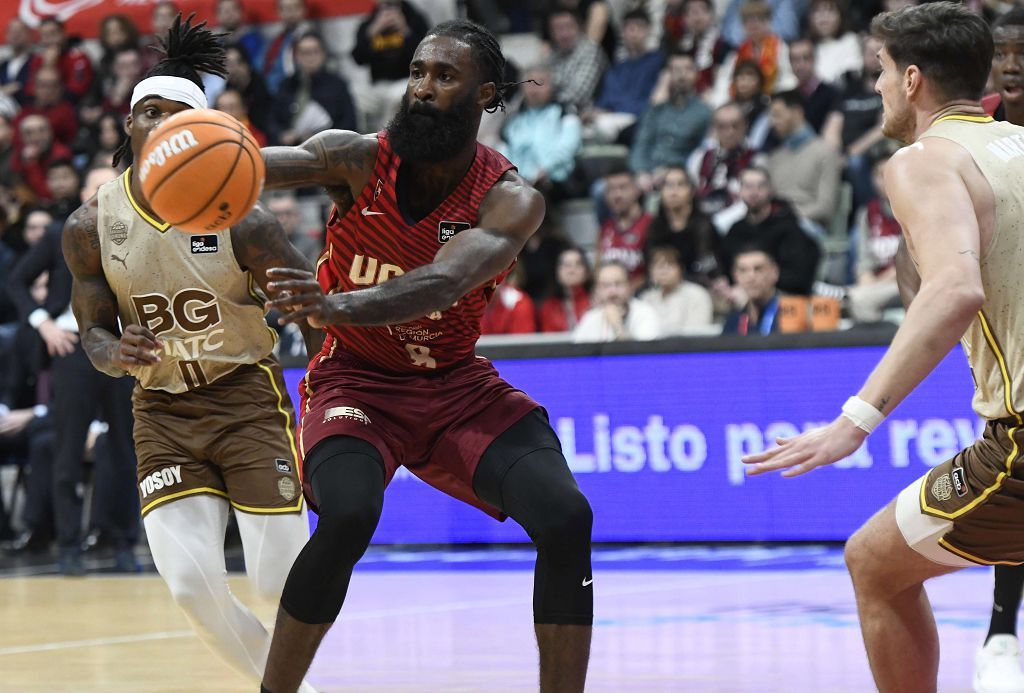 Todas las imágenes del partido del UCAM Murcia contra el Bàsquet Girona