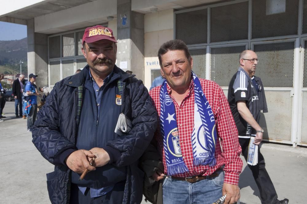 La 'Marea Azul' anima al Oviedo ante el UCAM Murcia