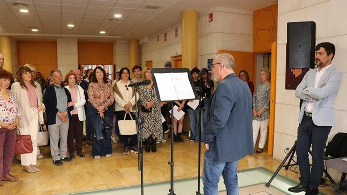 El periodista y poeta Antoni Gómez, en un momento de su intervención.