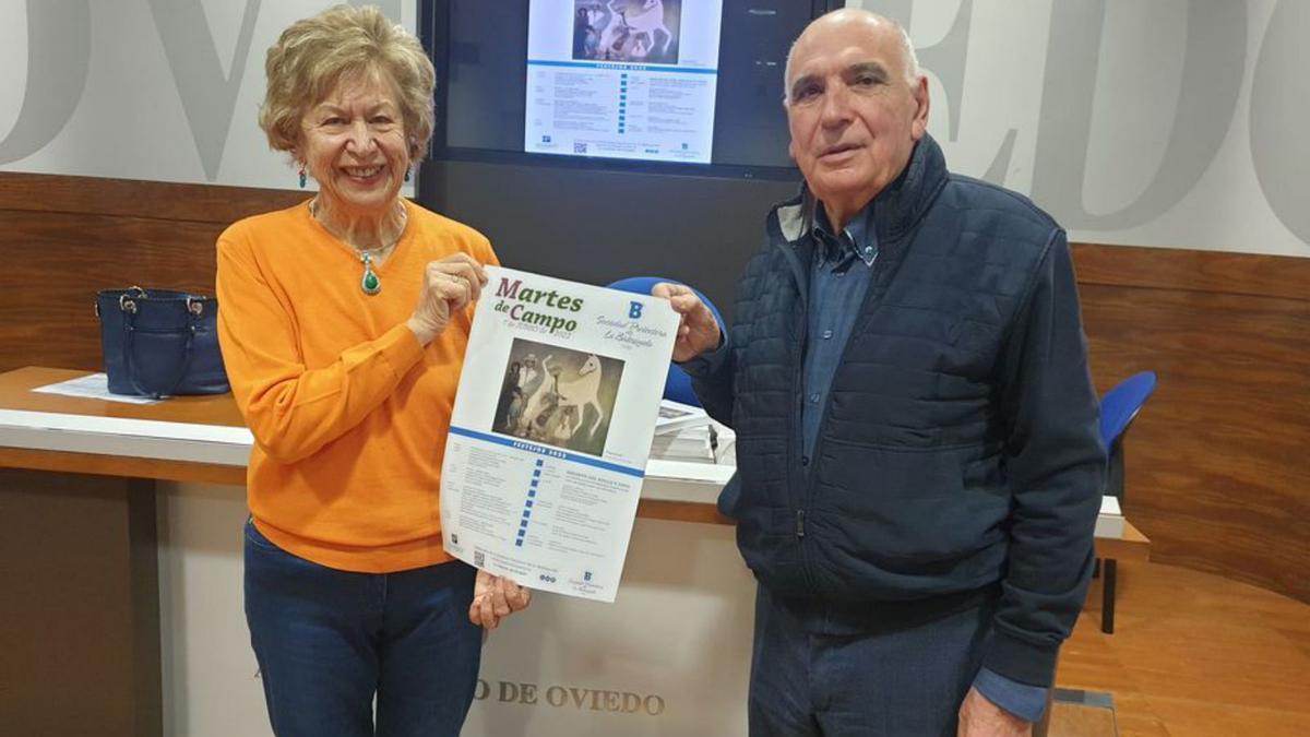 Carmen López y José Antonio Alonso, ayer en el Ayuntamiento. | LNE