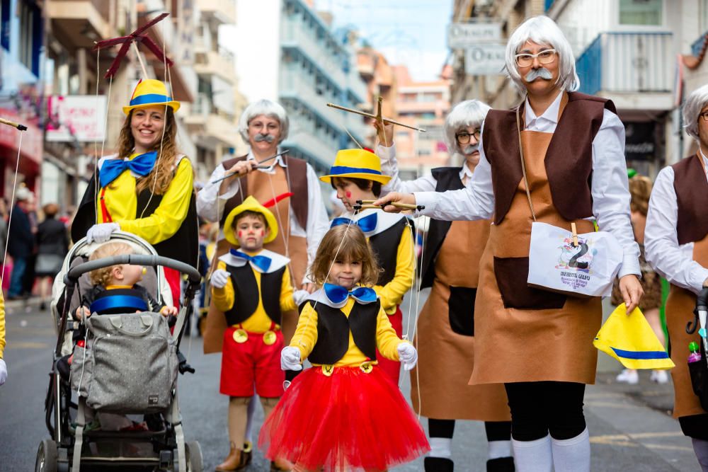 Los más pequeños desfilan en el Carnaval Infantil de Benidorm.