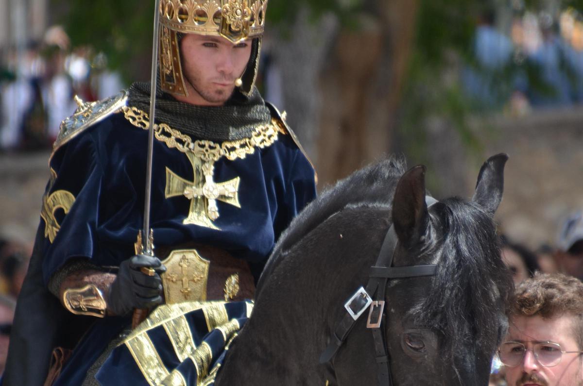Moros y Cristianos de Petrer 2024: la Embajada de la cruz recupera la villa