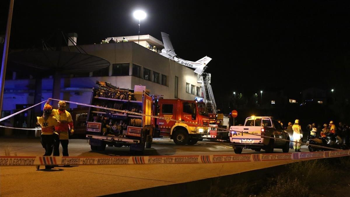 Fallecen dos alemanes al estrellarse una avioneta Cessna que aterrizaba en Sabadell
