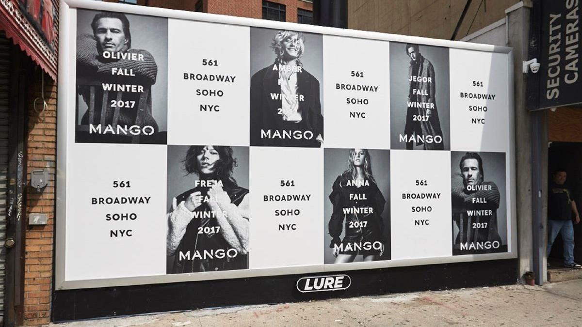 Carteles anunciando la nueva tienda de Mango en Nueva York