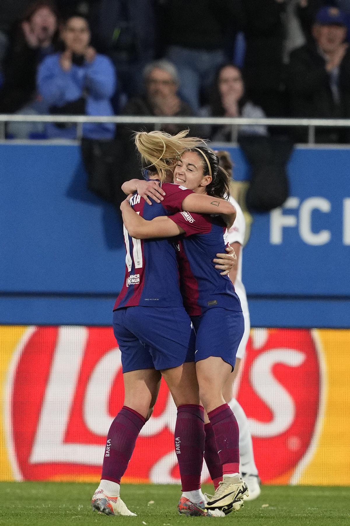 Alexia y Aitana celebrando el gol ante el BRann