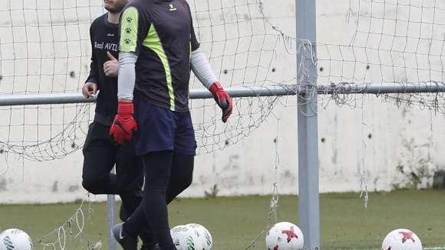 Lucas Giffard, durante un entrenamiento con el Avilés.