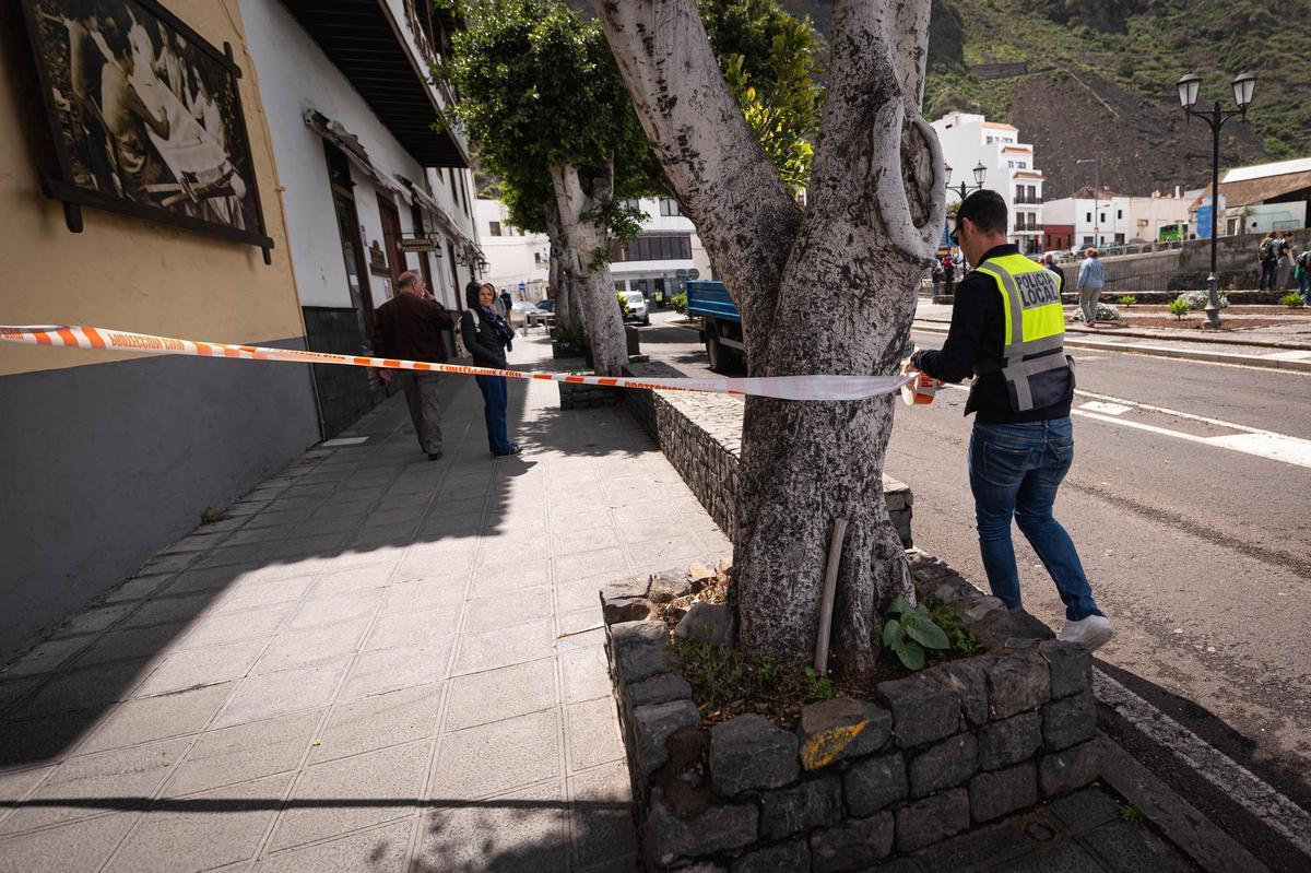 Garachico cierra la avenida marítima ante la pleamar
