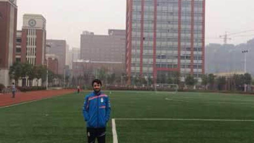 Matías Vigil, en uno de los campos de entrenamiento en China.