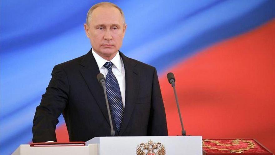 Putin jura el cargo de presidente en una suntuosa ceremonia en el Kremlin