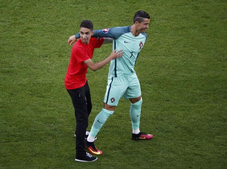 Un fan de Cristiano se cuela en la previa del Port