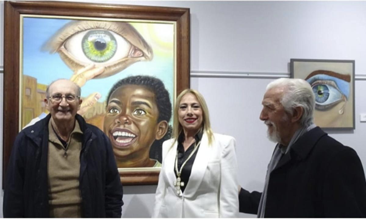 La pintora con dos veteranos como Ramón Palmeral y Ramón Gómez Carrión.