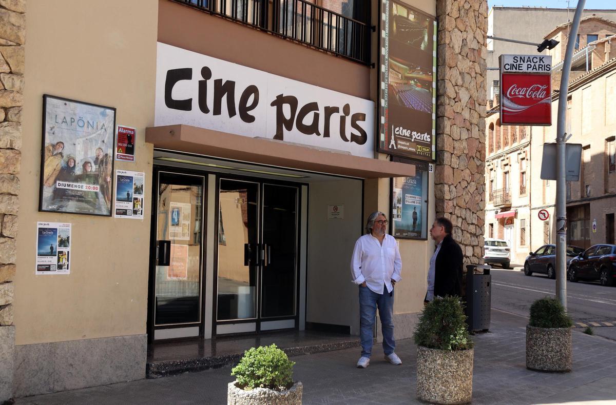 Els presidents entrant i sortint de l'associació que gestiona l'equipament