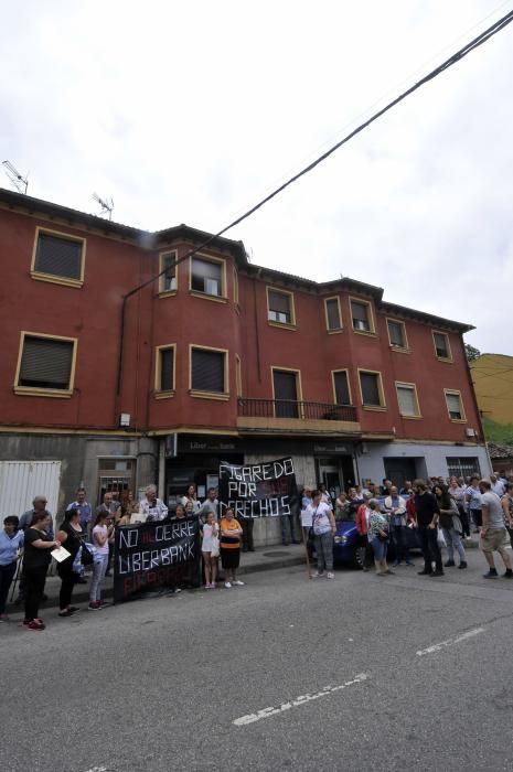 Protesta de vecinos en Figaredo