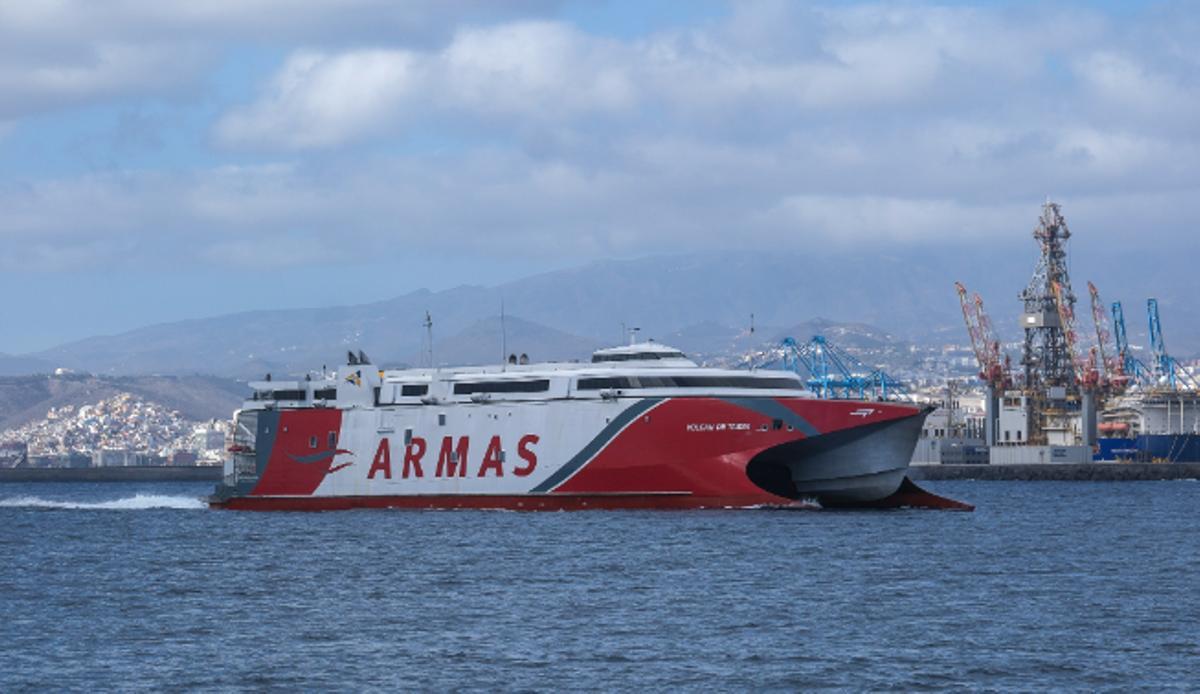 Buque 'Volcán de Taidía', de Naviera Armas.
